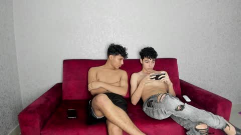 Snapshot of pelusos_mens chatting on December 22, 9:09 pm CAIN-19 ALLEN-18 RONALD-18 AUSTIN-18 MOD DANTE online show from December 22, 9:09 pm