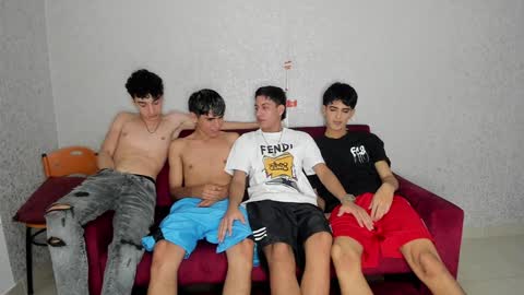 Snapshot of pelusos_mens chatting on January 3, 9:05 pm CAIN-19 ALLEN-18 RONALD-18 AUSTIN-18 MOD DANTE online show from January 3, 9:05 pm