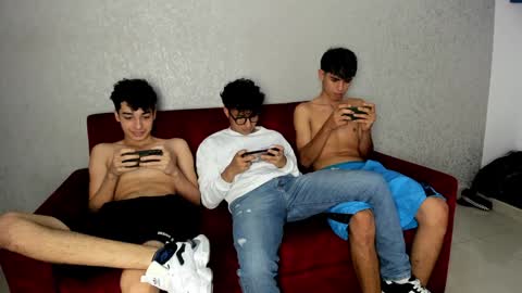Snapshot of pelusos_mens chatting on January 13, 8:37 pm CAIN-19 ALLEN-18 RONALD-18 AUSTIN-18 MOD DANTE online show from January 13, 8:37 pm