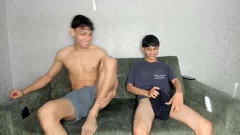 Snapshot of pelusos_mens chatting on April 25, 1:52 pm CAIN-19 ALLEN-18 RONALD-18 AUSTIN-18 MOD DANTE online show from April 25, 1:52 pm