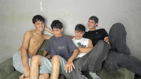 Snapshot of pelusos_mens chatting on April 30, 8:15 pm CAIN-19 ALLEN-18 RONALD-18 AUSTIN-18 MOD DANTE online show from April 30, 8:15 pm