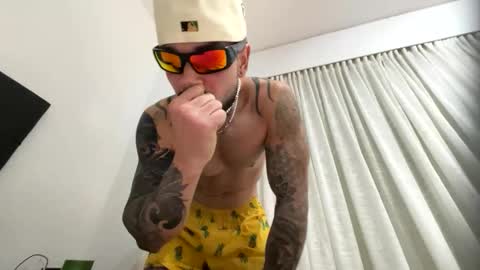 Snapshot of penebunny chatting on December 15, 4:39 am penebunny online show from December 15, 4:39 am