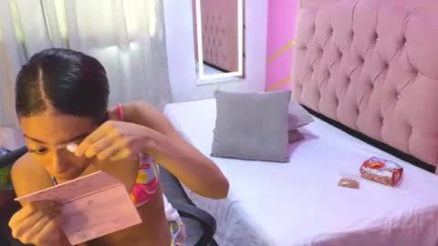 peneelopeecute online show from December 19, 9:00 pm