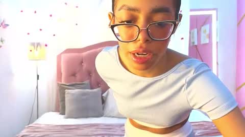 peneelopeecute online show from February 4, 9:20 pm