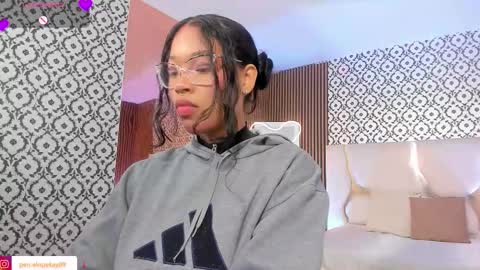 Snapshot of penelope_tay chatting on February 5, 3:22 am penelope online show from February 5, 3:22 am