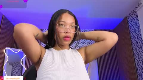 Snapshot of penelope_tay chatting on February 15, 3:36 am penelope online show from February 15, 3:36 am