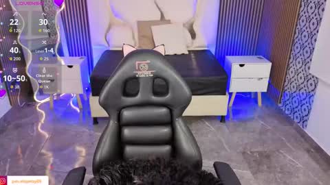 Snapshot of penelope_tay chatting on March 5, 3:13 am penelope online show from March 5, 3:13 am