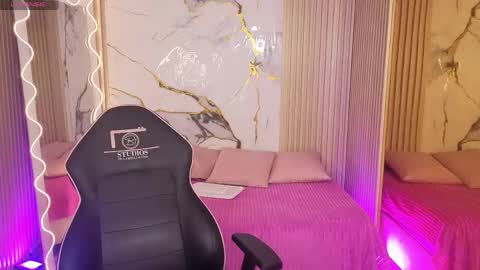 Snapshot of penelope_tay chatting on April 15, 4:52 am penelope online show from April 15, 4:52 am