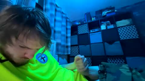 Snapshot of penguin666778 chatting on September 24, 12:47 am Penguin online show from September 24, 12:47 am