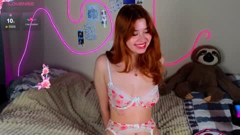 Snapshot of penny_staar chatting on February 7, 8:22 am Penny staar online show from February 7, 8:22 am