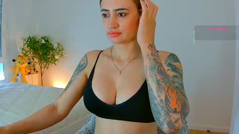 Snapshot of pennyy__ chatting on June 15, 9:33 am Hi Im Penelope better vibrations 1111 online show from June 15, 9:33 am