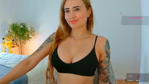 Snapshot of pennyy__ chatting on June 16, 12:19 pm Hi Im Penelope better vibrations 1111 online show from June 16, 12:19 pm