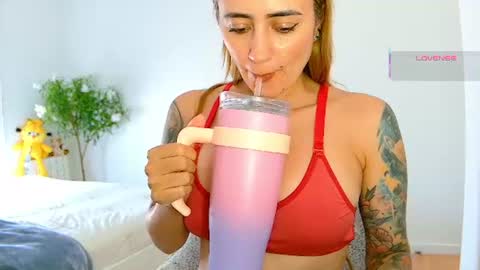 Snapshot of pennyy__ chatting on June 29, 10:15 am Hi Im Penelope better vibrations 1111 online show from June 29, 10:15 am