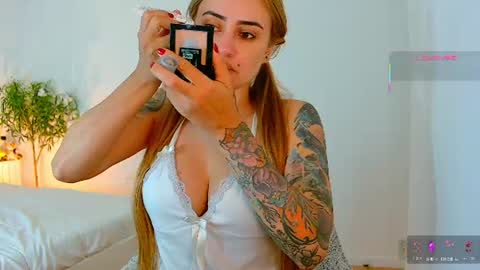 Snapshot of pennyy__ chatting on July 5, 11:28 am Hi Im Penelope better vibrations 1111 online show from July 5, 11:28 am