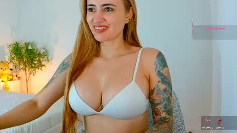 Snapshot of pennyy__ chatting on July 6, 10:45 am Hi Im Penelope better vibrations 1111 online show from July 6, 10:45 am