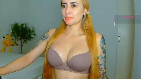 Snapshot of pennyy__ chatting on July 15, 9:31 pm Hi Im Penelope better vibrations 1111 online show from July 15, 9:31 pm
