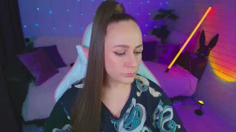 Dia  online show from November 15, 4:14 pm