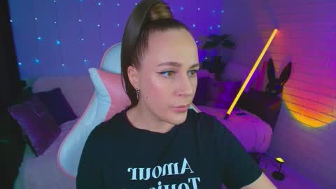 Dia  online show from December 2, 2:28 am