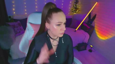 Dia  online show from March 22, 5:27 pm