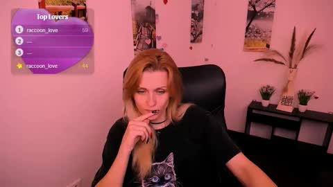 Mia online show from September 19, 4:58 am