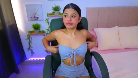 Snapshot of pequitasmedusa9 chatting on October 6, 6:38 pm pequitasmedusa9 online show from October 6, 6:38 pm