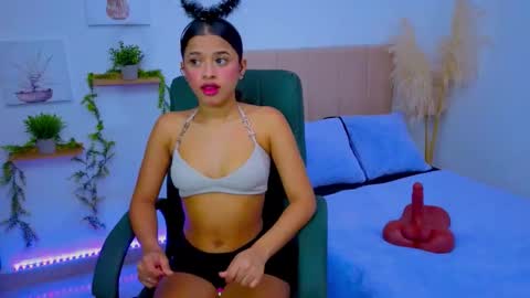 Snapshot of pequitasmedusa9 chatting on October 17, 6:32 pm pequitasmedusa9 online show from October 17, 6:32 pm