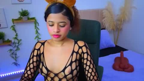 Snapshot of pequitasmedusa9 chatting on October 22, 6:07 pm pequitasmedusa9 online show from October 22, 6:07 pm