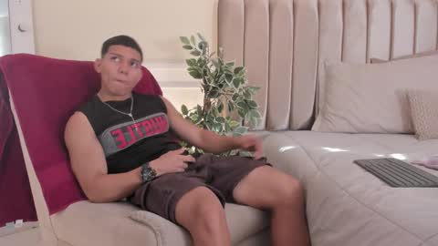 Snapshot of percy_god chatting on November 23, 7:46 pm percy_god online show from November 23, 7:46 pm