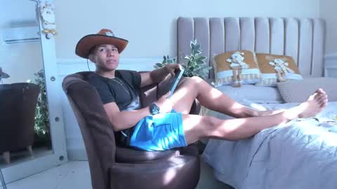 Snapshot of percy_god chatting on November 27, 8:11 pm percy_god online show from November 27, 8:11 pm