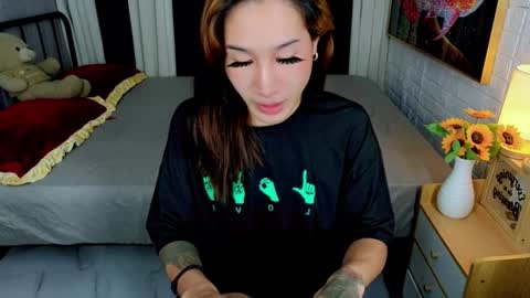 Snapshot of perfectstranger_ chatting on October 27, 12:58 am Chloe online show from October 27, 12:58 am