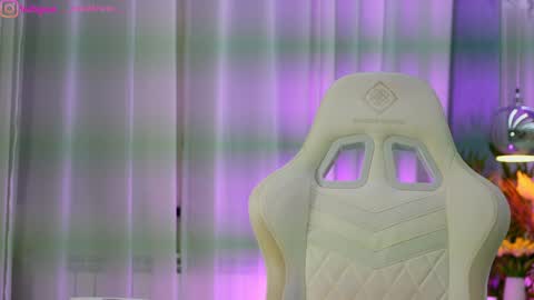 Dee online show from January 9, 5:48 pm