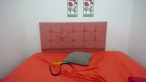 perla online show from December 6, 6:04 am