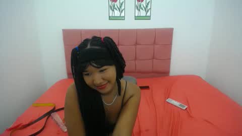 perla online show from December 12, 6:57 am
