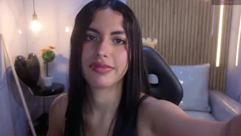 perla_lovely online show from April 20, 12:30 pm
