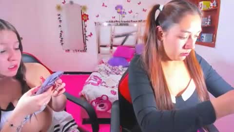 Snapshot of perlabeautiful chatting on February 21, 12:33 am PERLA online show from February 21, 12:33 am