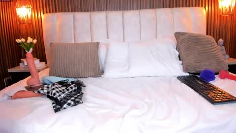 PerlaPreciosa online show from April 9, 6:19 am