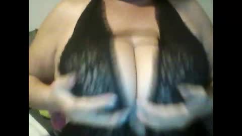 perlita070822 online show from April 17, 2:25 am