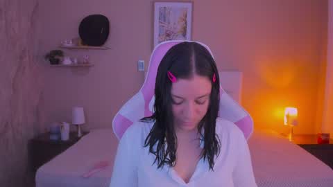 Snapshot of persefone_saira chatting on April 20, 11:57 am Marie online show from April 20, 11:57 am