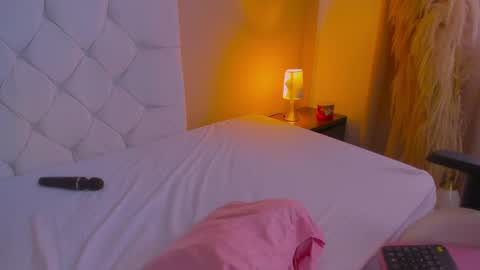 Snapshot of persefone_saira chatting on April 23, 12:29 pm Marie online show from April 23, 12:29 pm