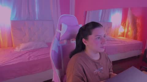 Snapshot of persefone_saira chatting on April 30, 11:16 am Marie online show from April 30, 11:16 am