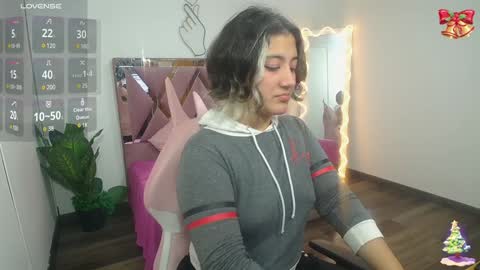 Snapshot of persefone_tay chatting on December 5, 2:53 am Persefone online show from December 5, 2:53 am