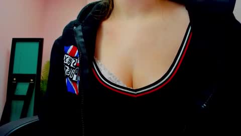 Snapshot of persinaky chatting on October 28, 4:27 am horror flying on the wings of the night.... online show from October 28, 4:27 am