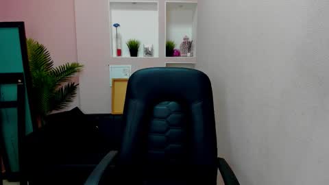 Snapshot of persinaky chatting on November 27, 8:33 pm horror flying on the wings of the night.... online show from November 27, 8:33 pm