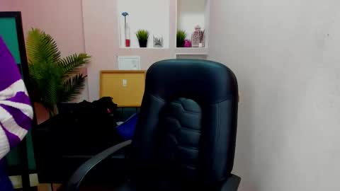 Snapshot of persinaky chatting on November 30, 11:14 am horror flying on the wings of the night.... online show from November 30, 11:14 am