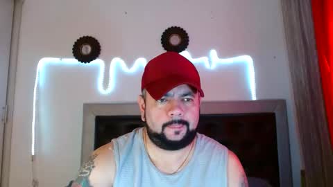 Snapshot of perverseveteranmanxxx chatting on October 1, 2:23 pm Carlos online show from October 1, 2:23 pm