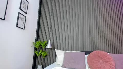 Snapshot of pervert_lizza chatting on June 10, 3:29 am Lizza online show from June 10, 3:29 am