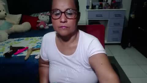 Snapshot of pervert_mommy_x chatting on November 25, 10:54 pm SAMY online show from November 25, 10:54 pm