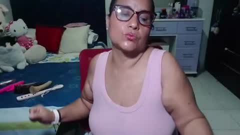 Snapshot of pervert_mommy_x chatting on November 26, 11:11 am SAMY online show from November 26, 11:11 am