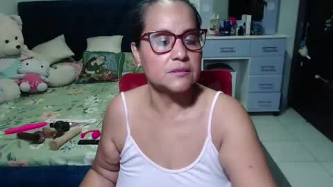 Snapshot of pervert_mommy_x chatting on December 2, 10:49 pm SAMY online show from December 2, 10:49 pm