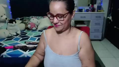 Snapshot of pervert_mommy_x chatting on December 16, 10:09 am SAMY online show from December 16, 10:09 am